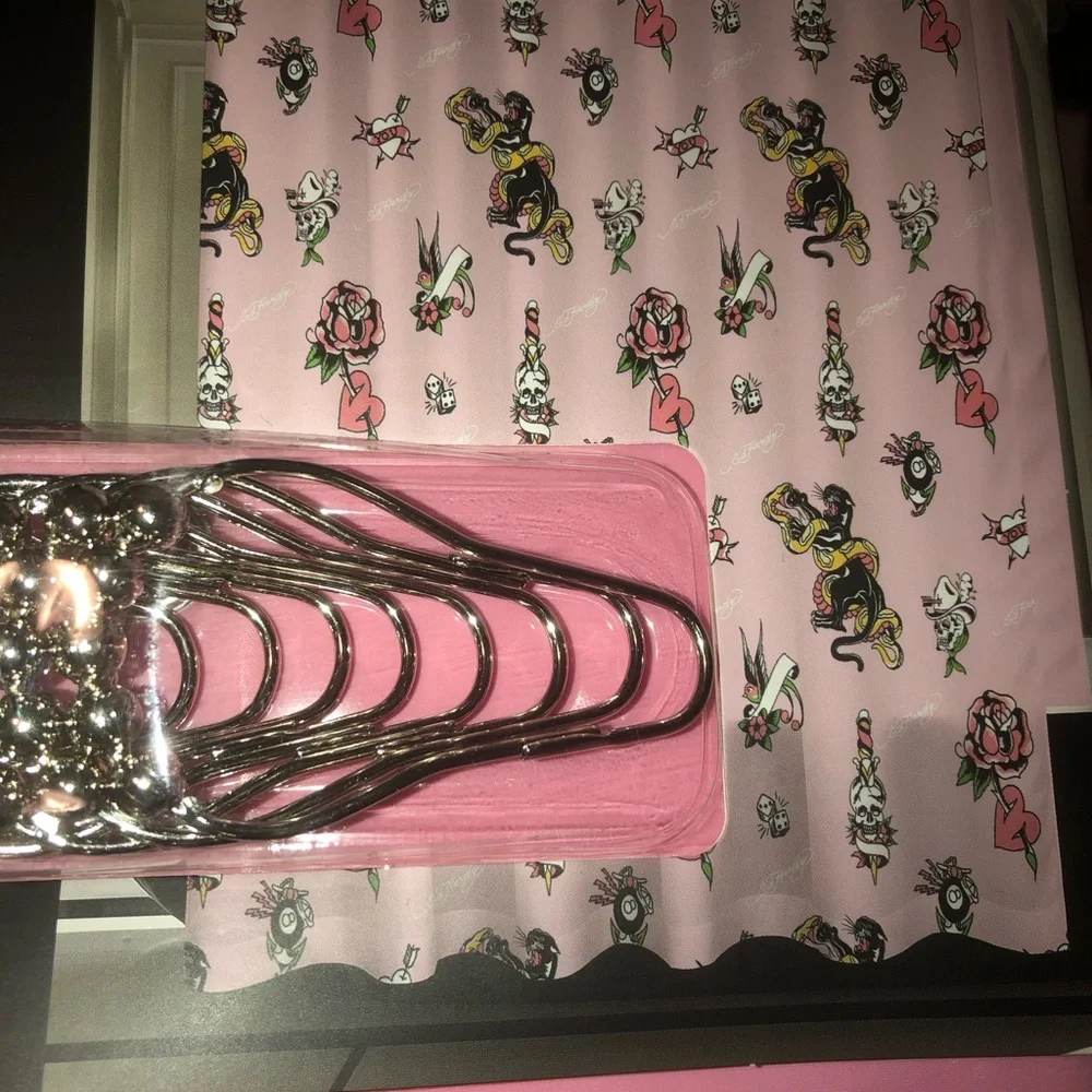 💗 ED HARDY  14-Piece  Pink Shower Curtain Set